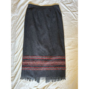 Sag Harbor Skirt Sz 4P - Grey With Red Detail
